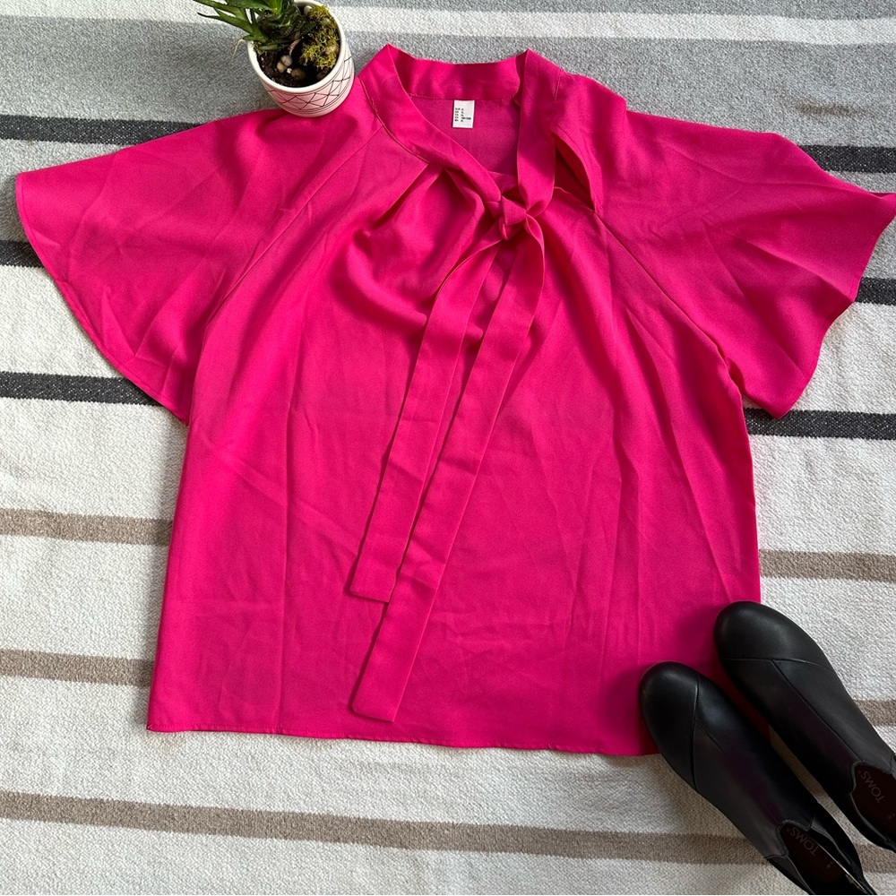 Fuschia blouse with bow. XL size